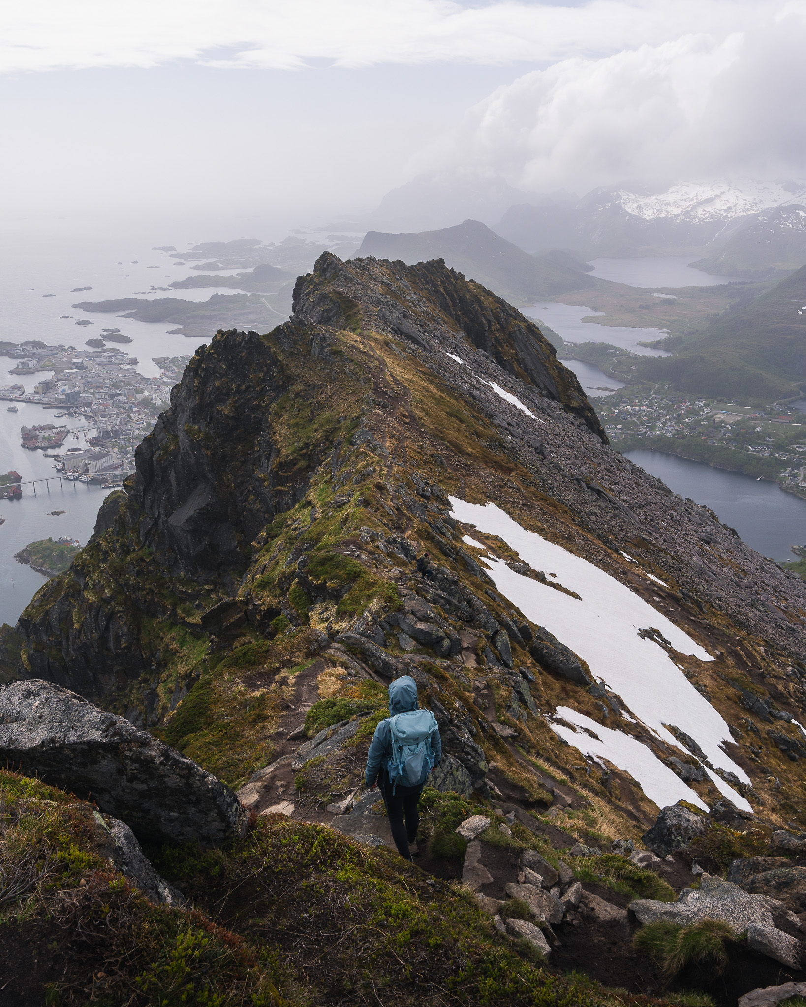 Mirador ruta Fløya con Svolvær de fondo