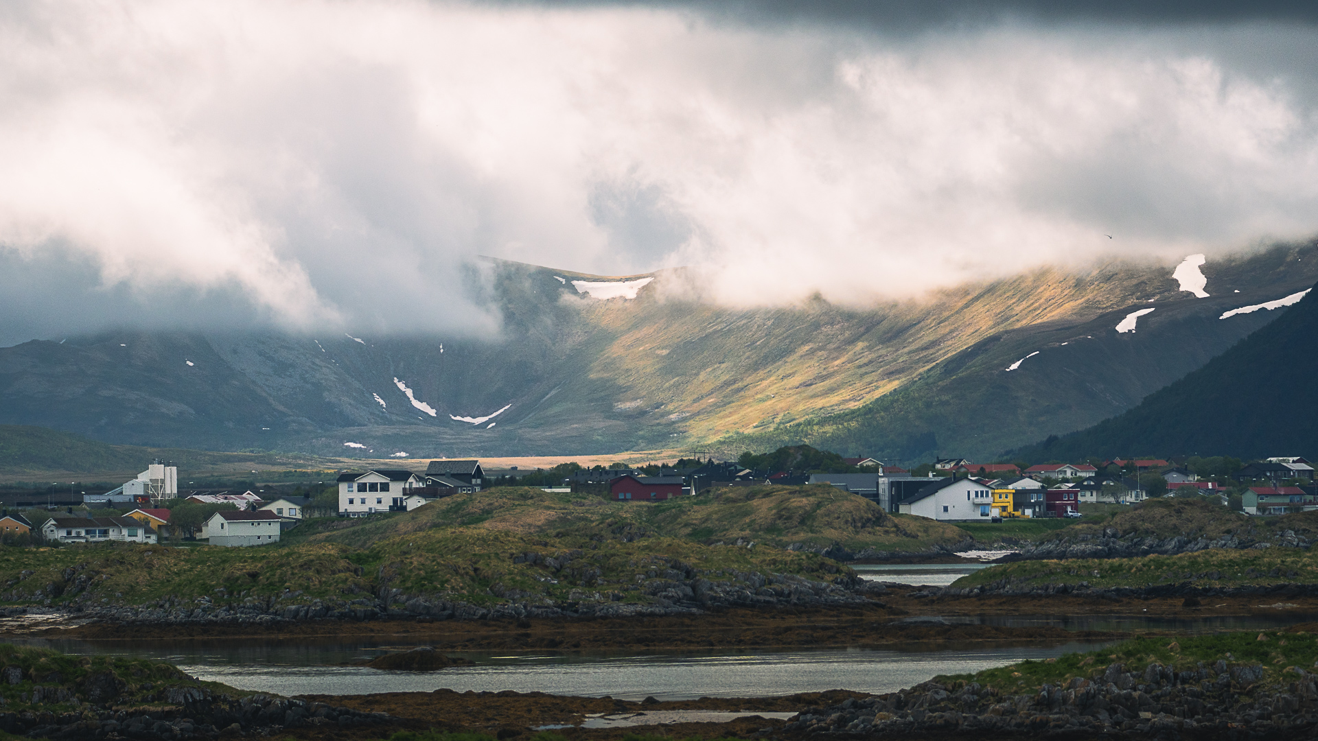 Andenes pueblo en las islas Lofoten en el norte de Noruega