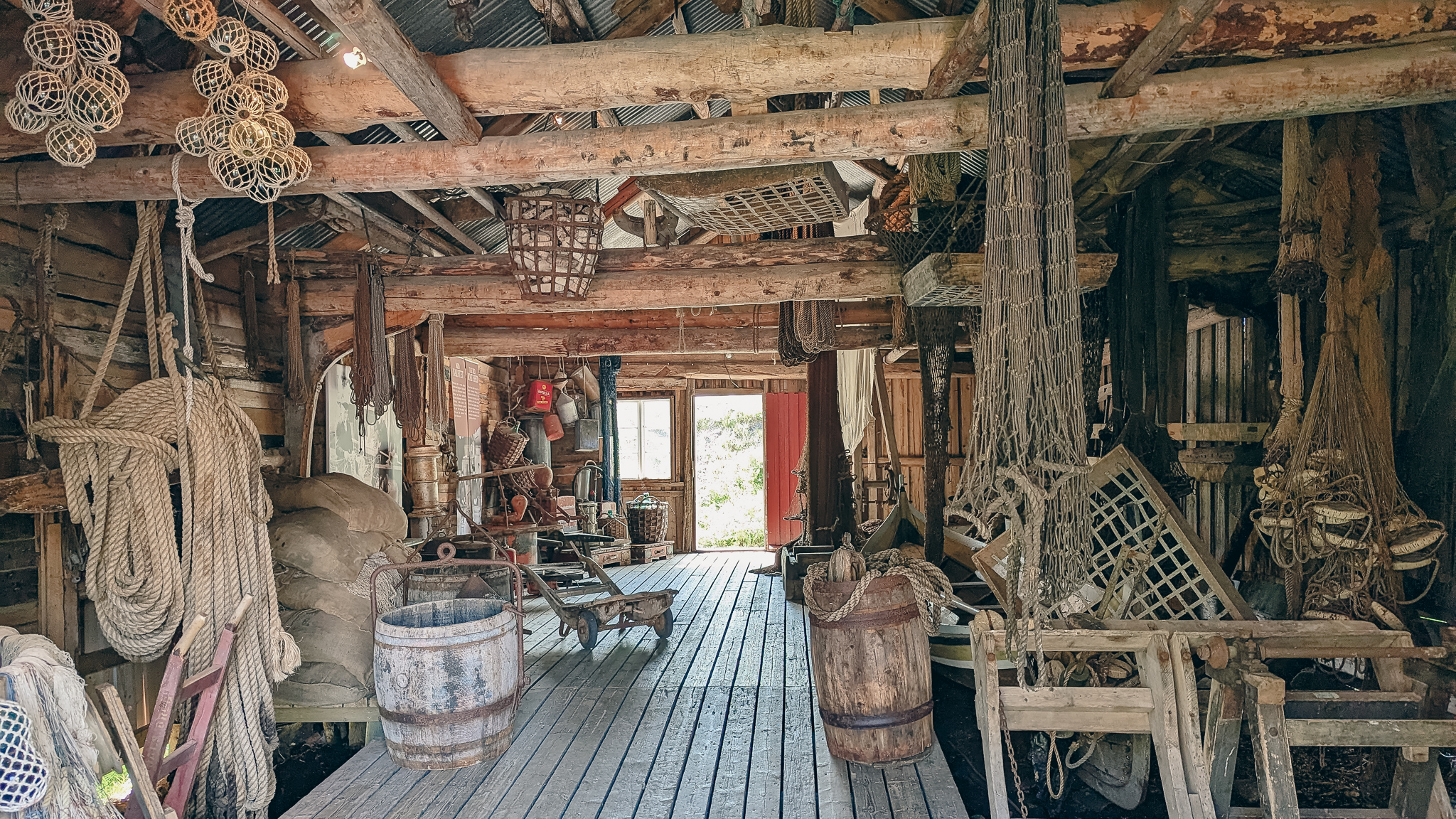 interior del museo de pescadores en Nusfjord en Lofoten