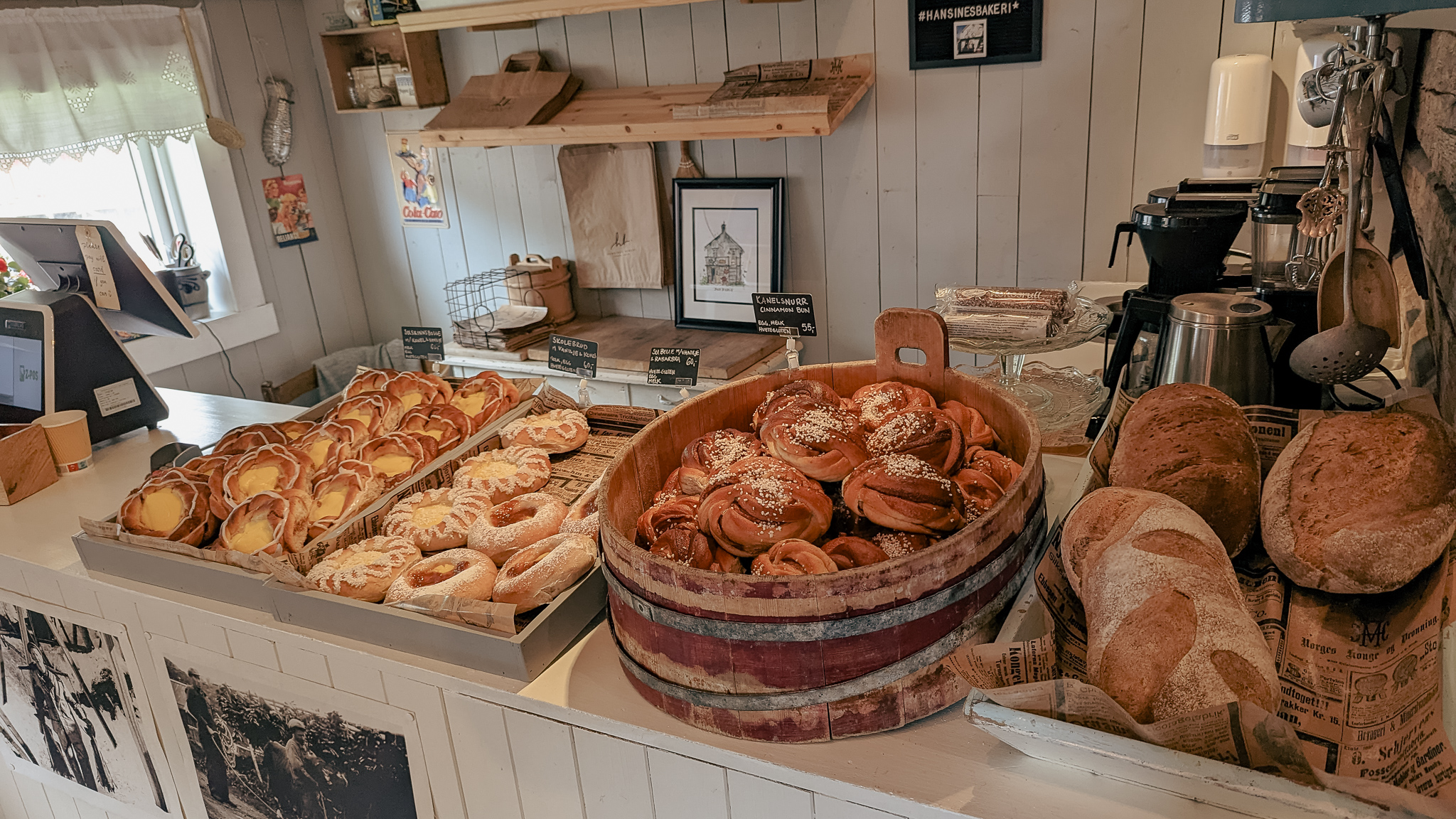 Interior de la panadería del pueblo Nusfjord en Lofoten