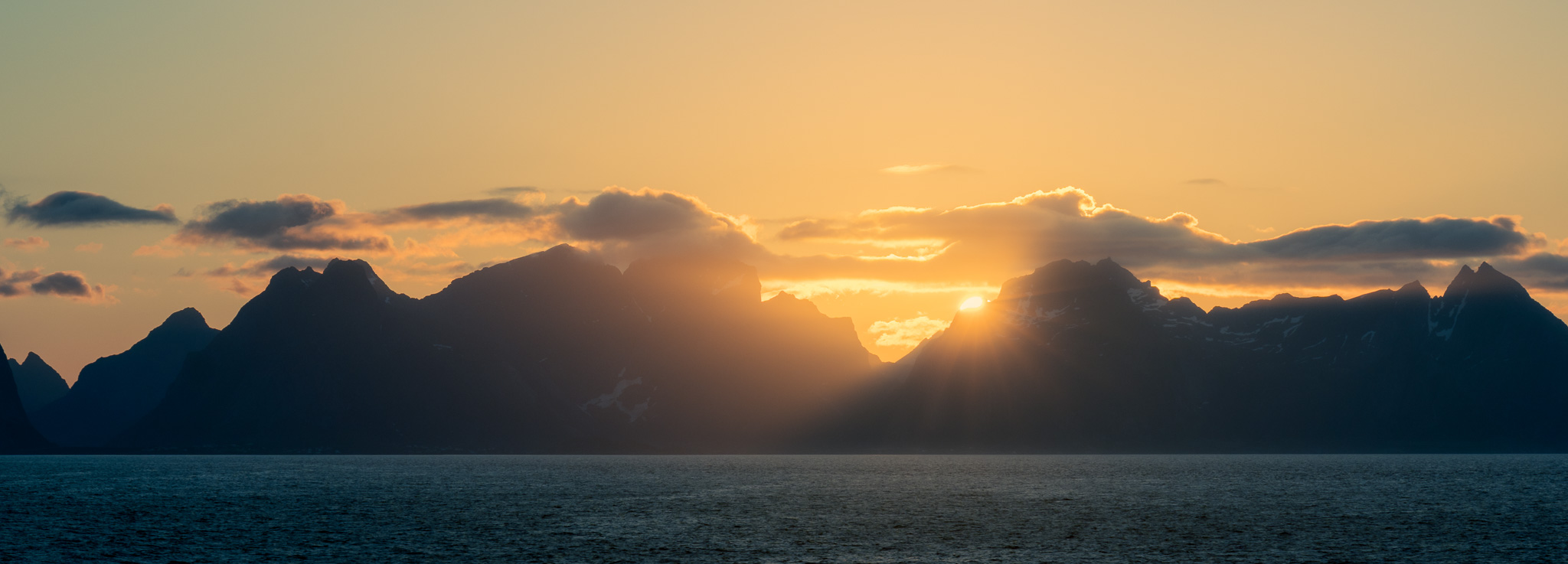 Sol de medianoche, Islas Lofoten, viaje en camper