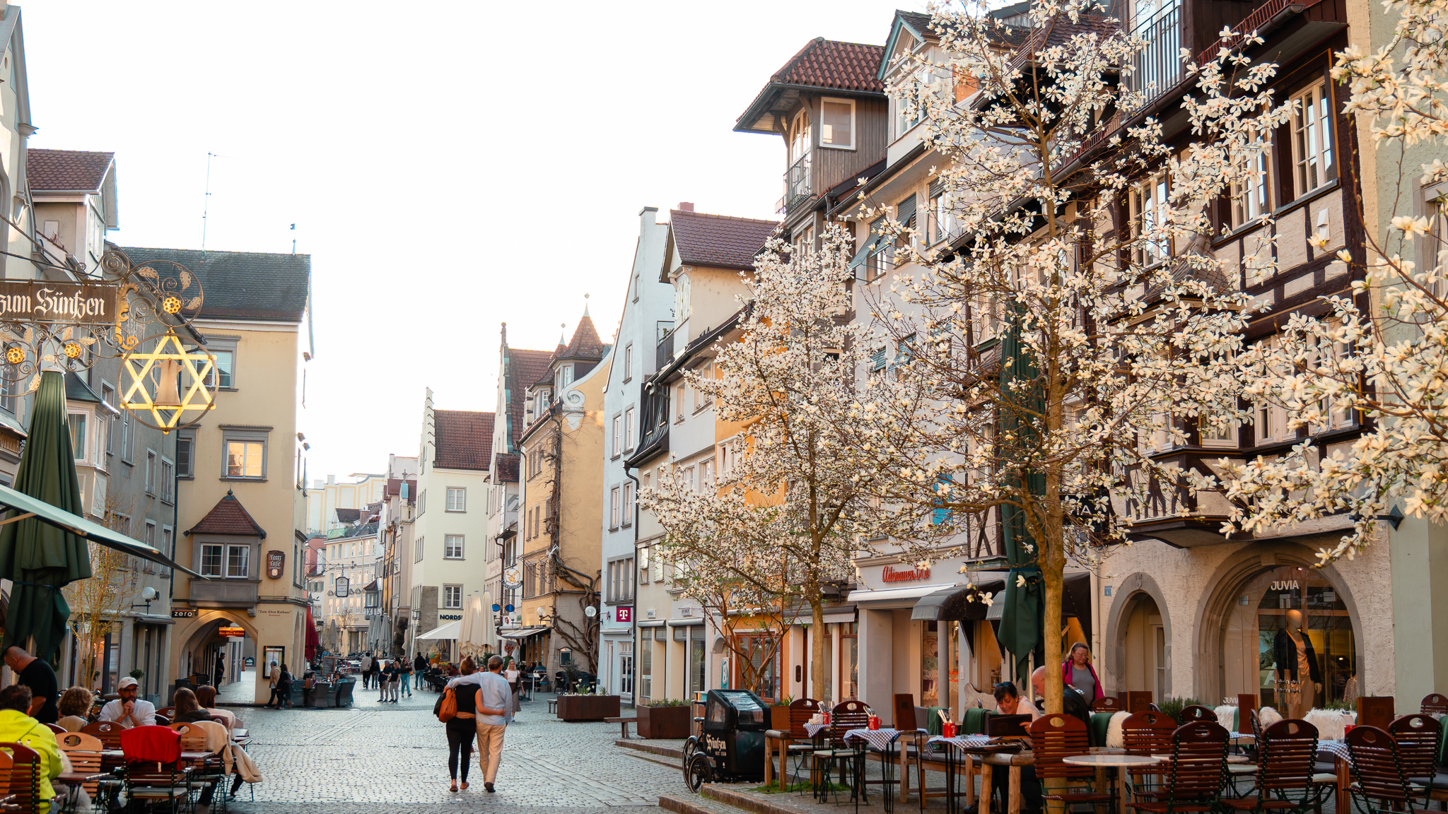 foto de Alive&Roaming la Maximilianstrasse, calle principal en Lindau