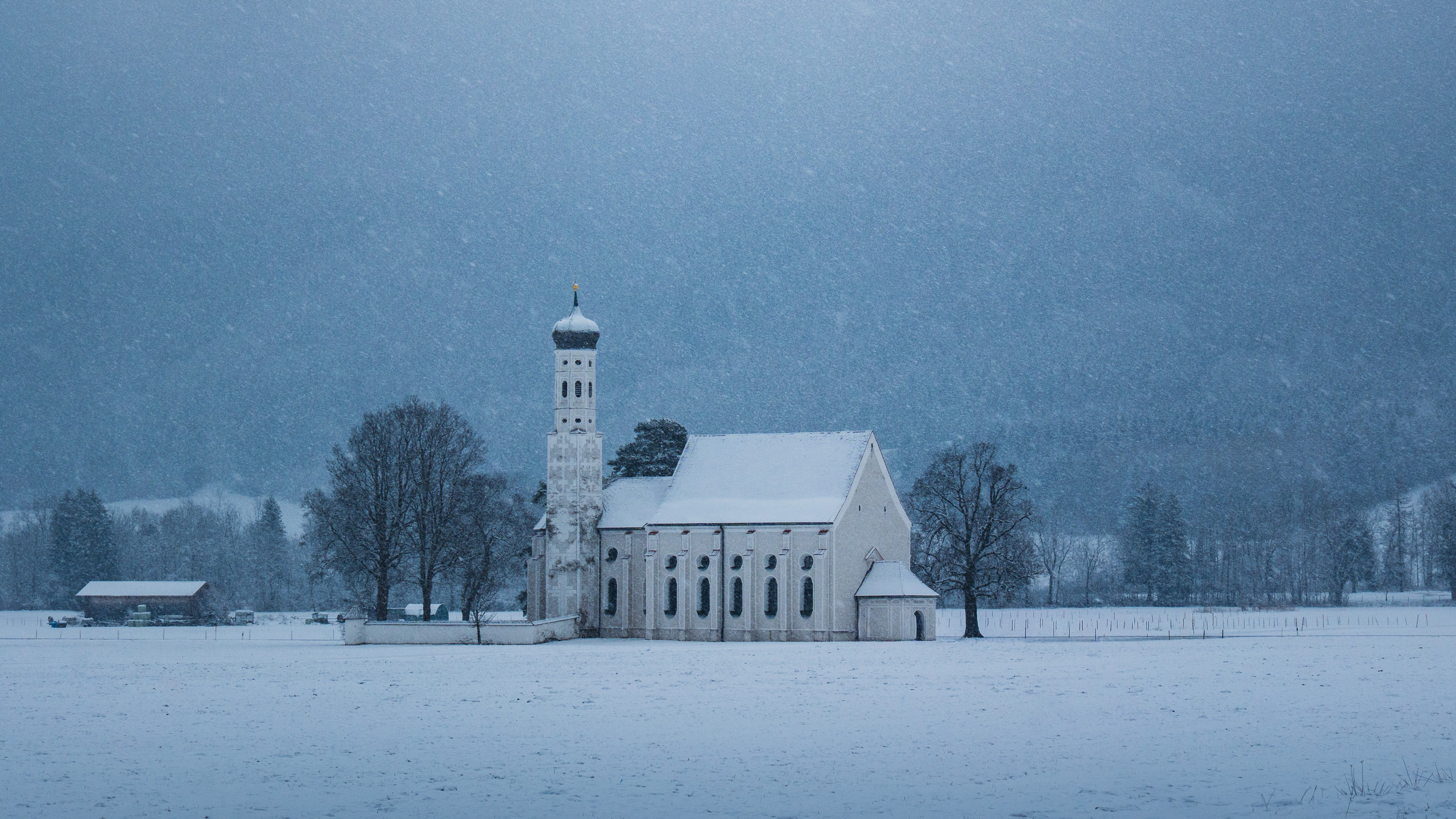 Iglesia de St. Coloman en invierno, a las afueras de Schwangau