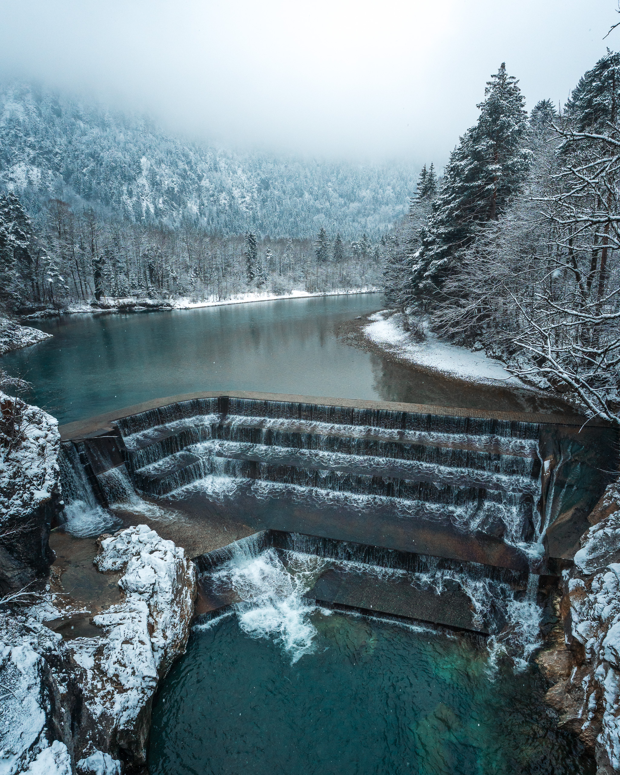 Cascadas Lechfalls en invierno, en Füssen