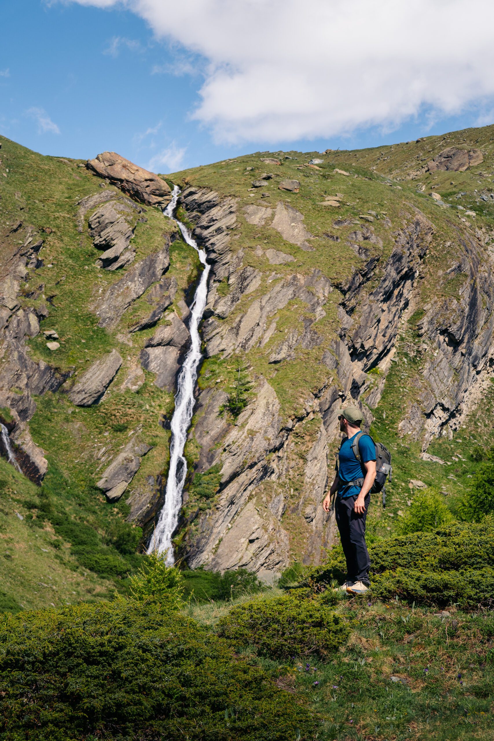 Cascada en al ruta de los Cinco Lagos del Zermatt
