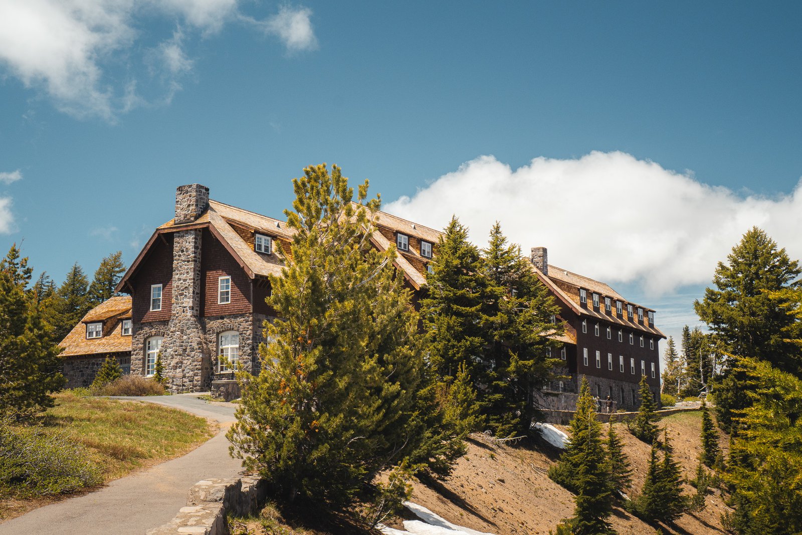Crater Lake Lodge junto al borde de la caldera