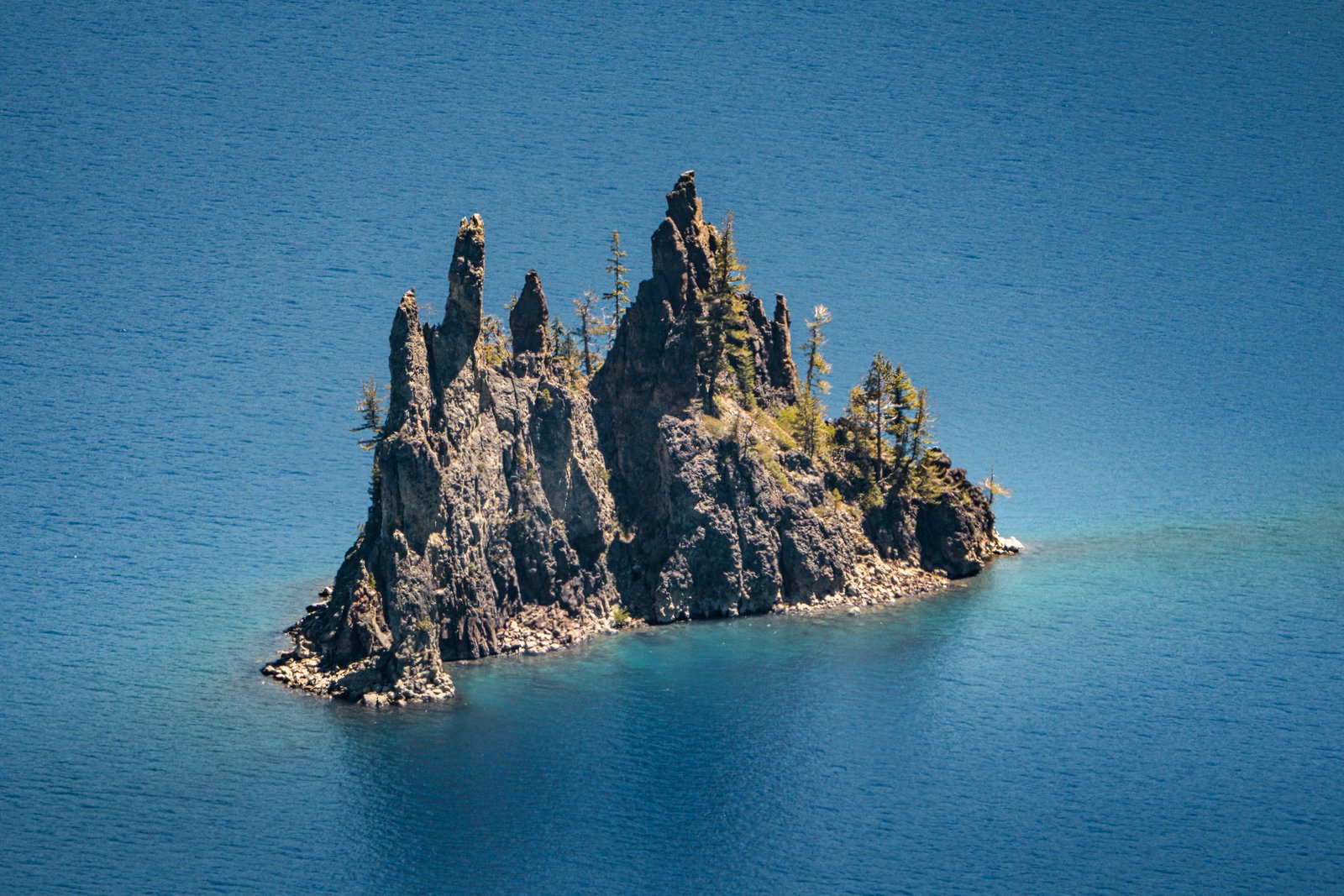 Formación rocosa Phantom Ship en Crater Lake